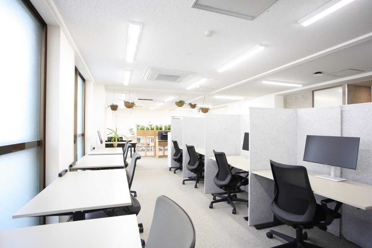 使いやすいデスクも